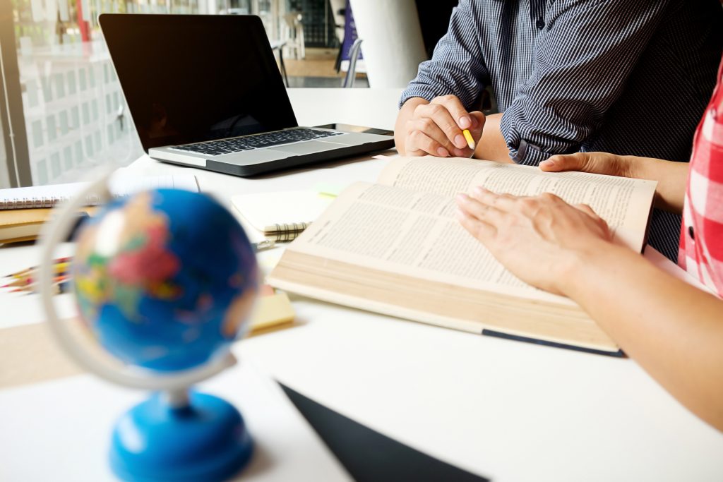 Guida completa alla traduzione asseverata per documenti in lingue scandinave